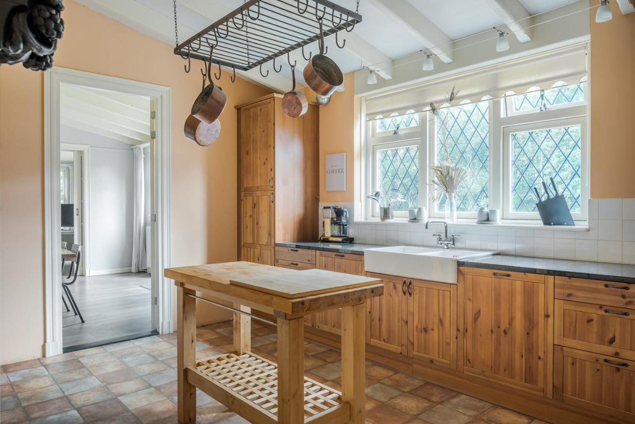 Beautiful English Villa With Hottub Zuidwolde  Kültér fotó