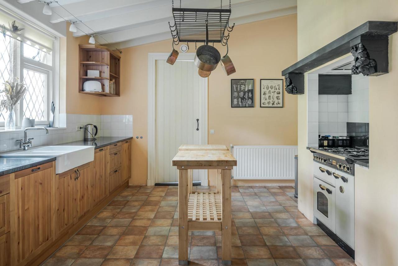 Beautiful English Villa With Hottub Zuidwolde  Kültér fotó